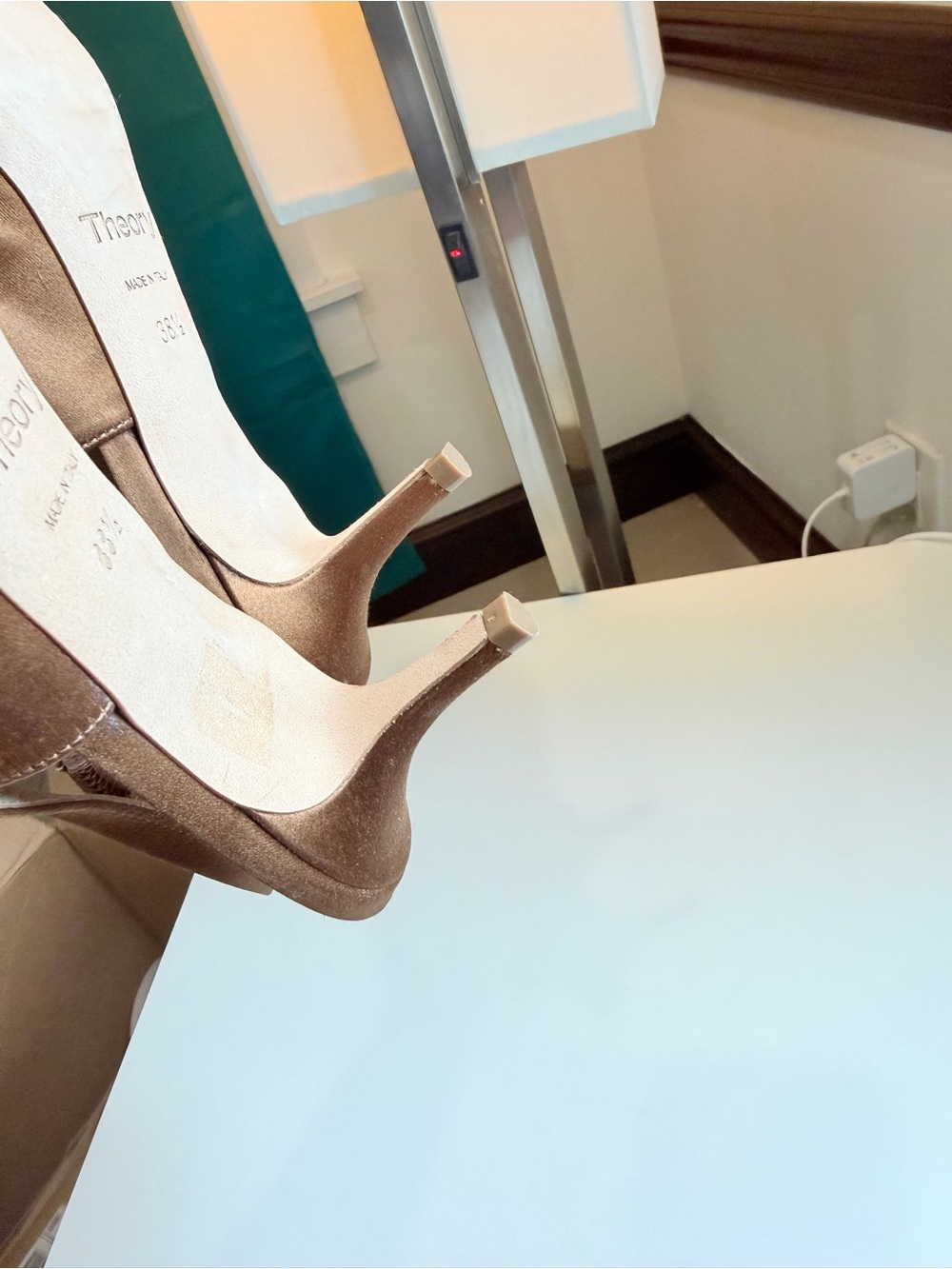 Theory Bronze Satin Slingback Heels Pointed Toe Black Bow Size 38.5 8.5 Italy - Picture 10 of 14